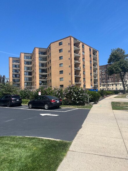 Building Photo - 295 Lynn Shore Dr