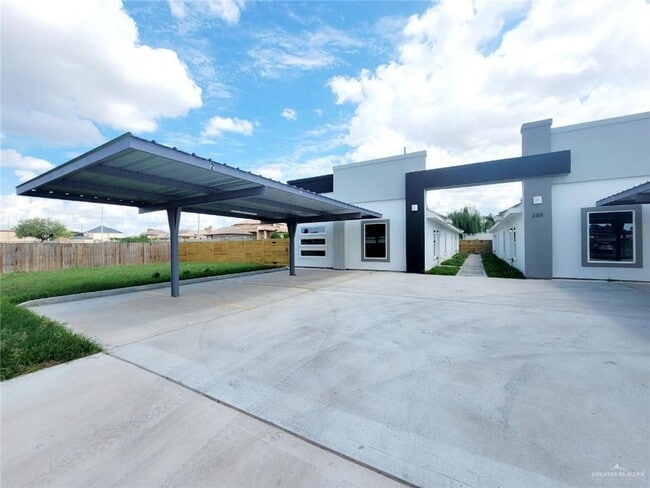 Building Photo - 17 South Dr