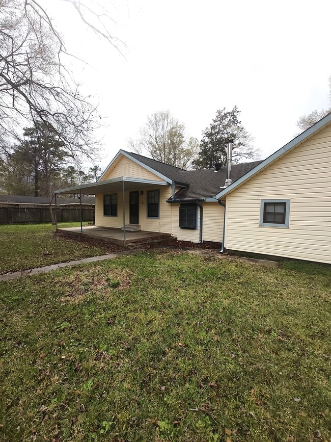 Building Photo - 65 Hooks Rd