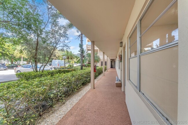 Building Photo - 3003 Portofino Isle
