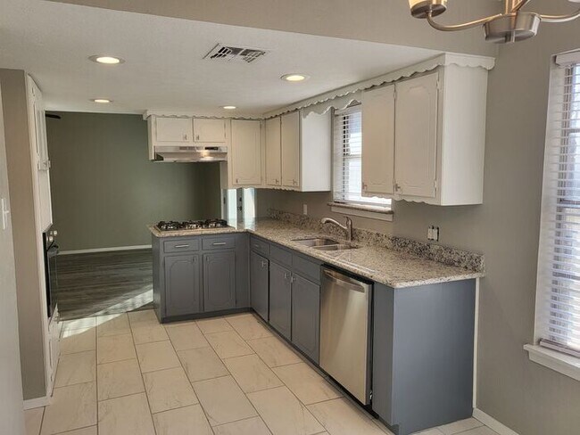 Building Photo - 6708 Robindale Rd