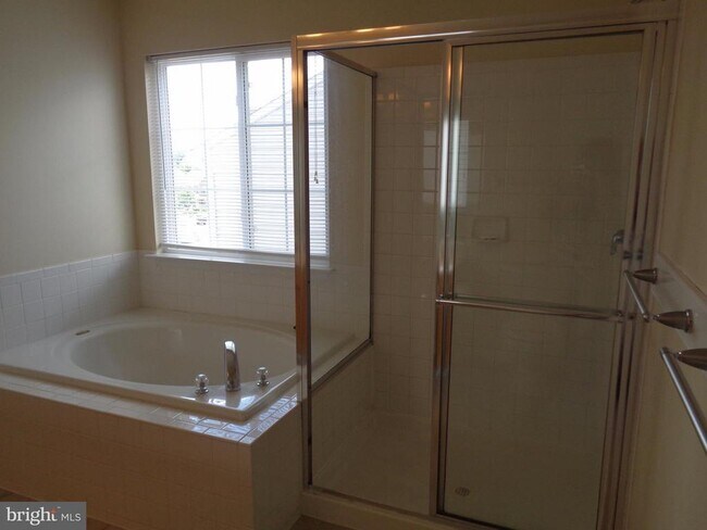 Building Photo - 8 Foggy Field Ln