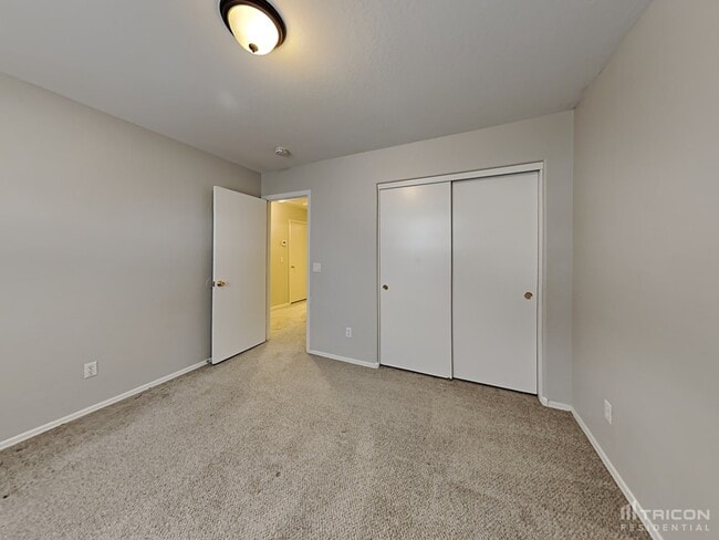 Building Photo - 2364 E Meadow Lark Way