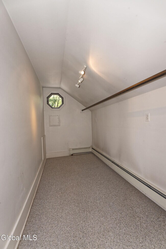 Building Photo - 1412 River Rd