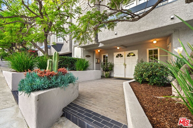 Building Photo - 10627 Ashton Ave