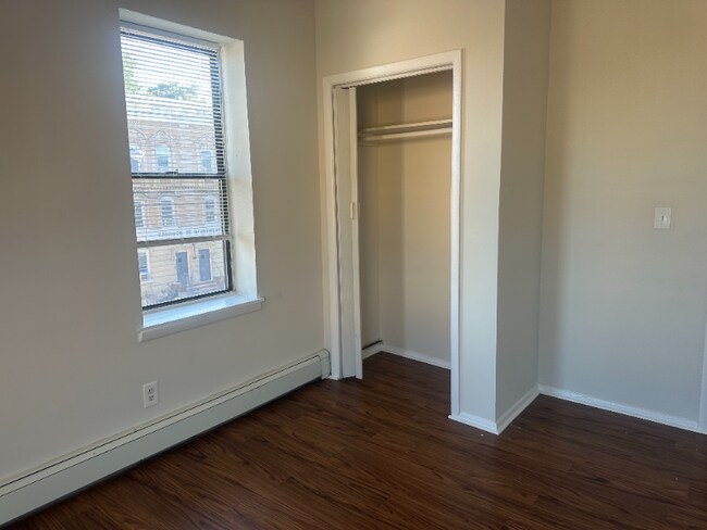 Building Photo - 895 Main St