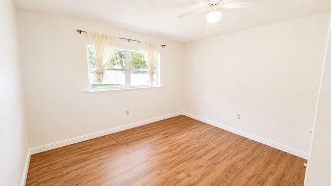 Building Photo - 1624 Whitehead Dr