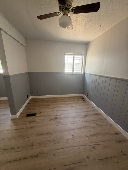 Building Photo - 25 Maple Ln S