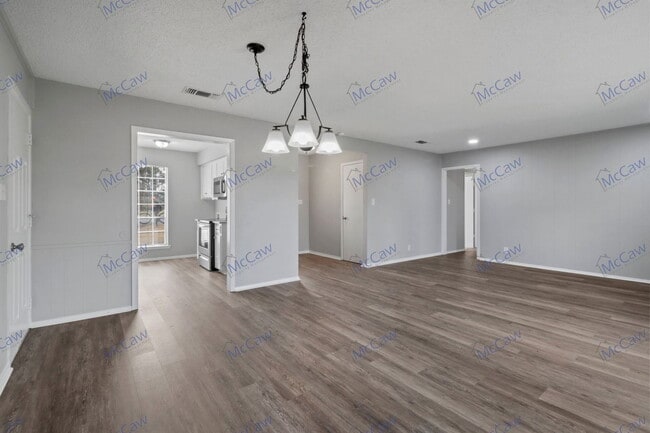 Building Photo - 308 E Fairlane Dr