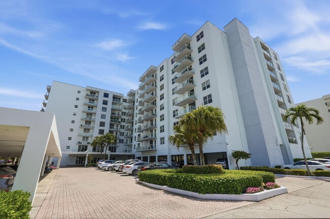 Building Photo - 3450 S Ocean Blvd