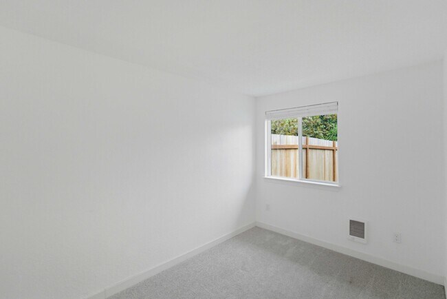 Building Photo - 10423 12th Ave Ct S