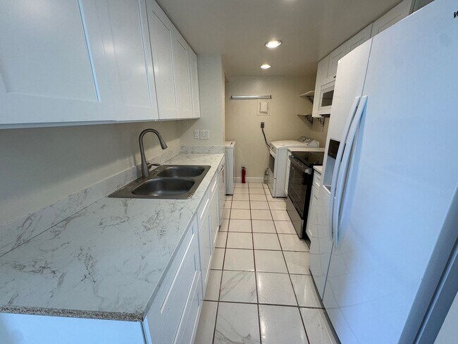 Building Photo - Relaxed Living in the Heart of Newbury Park