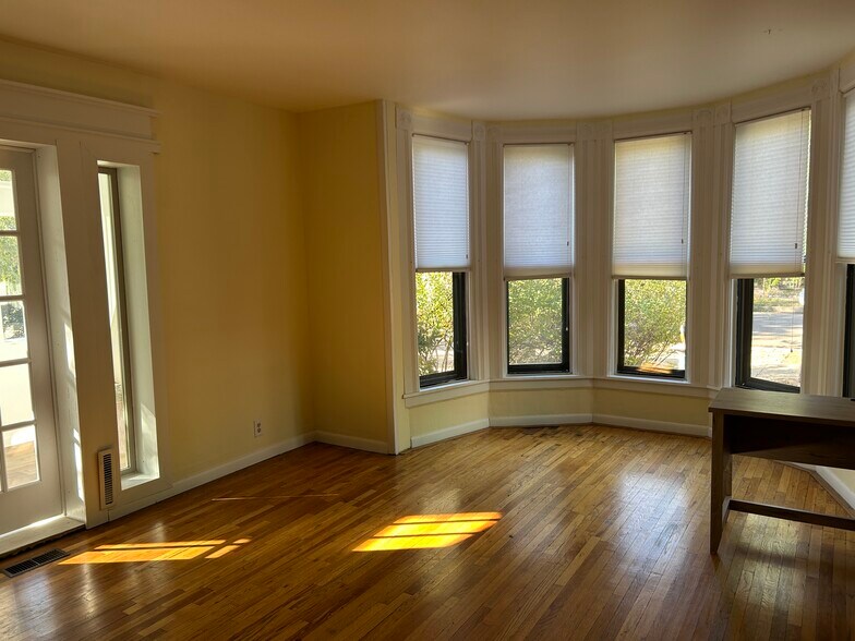 Building Photo - 225 Midway Ave