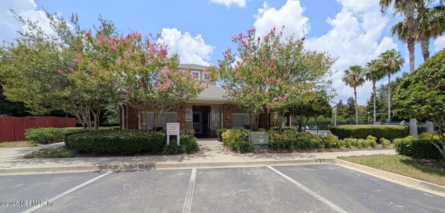 Building Photo - 8090 Summer Cove Ct