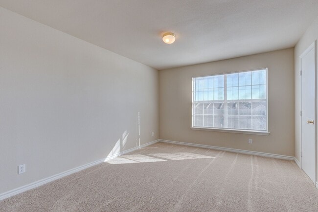 Building Photo - Two Bedroom, Two Bathroom Townhome near La...