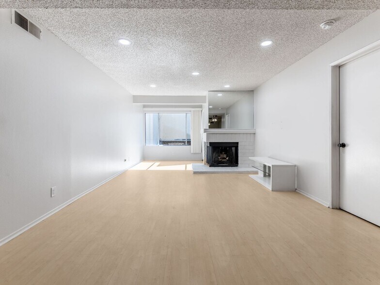 Building Photo - 7800 Topanga Canyon Blvd