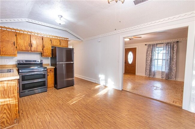 Building Photo - 250 Nottingham Wy