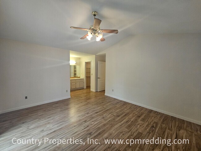 Building Photo - Spacious Home in Saratoga Estates with Lan...