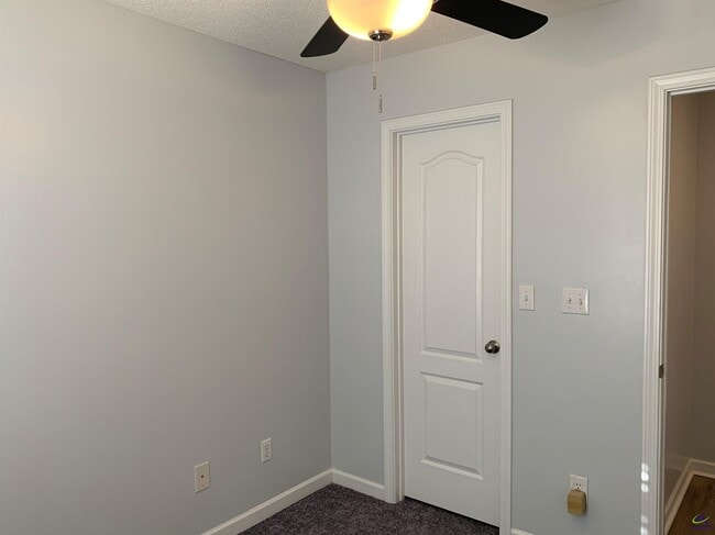 Building Photo - 110 Amber Dr