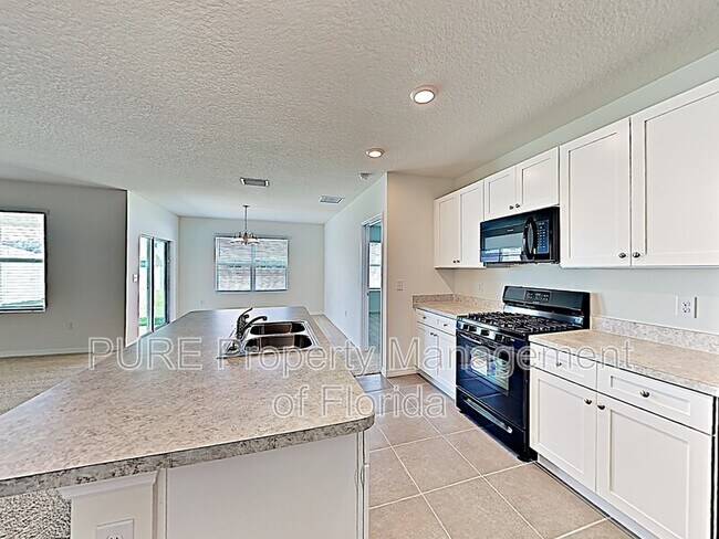 Building Photo - 9734 Pepper Tree Pl