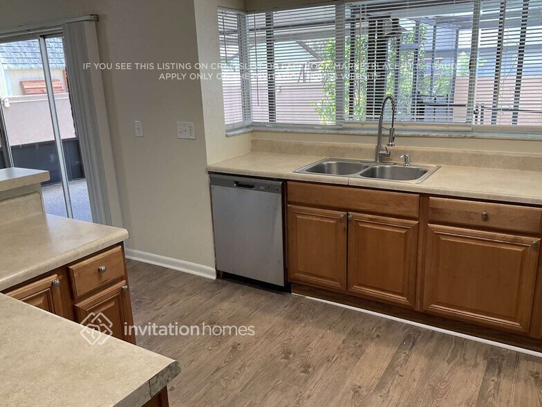 Building Photo - 7438 Oakvista Cir