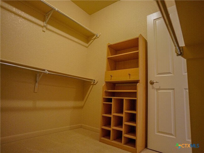 Building Photo - 1651 Hanz Dr