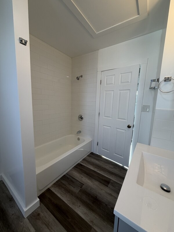 Building Photo - 241 Saratoga St