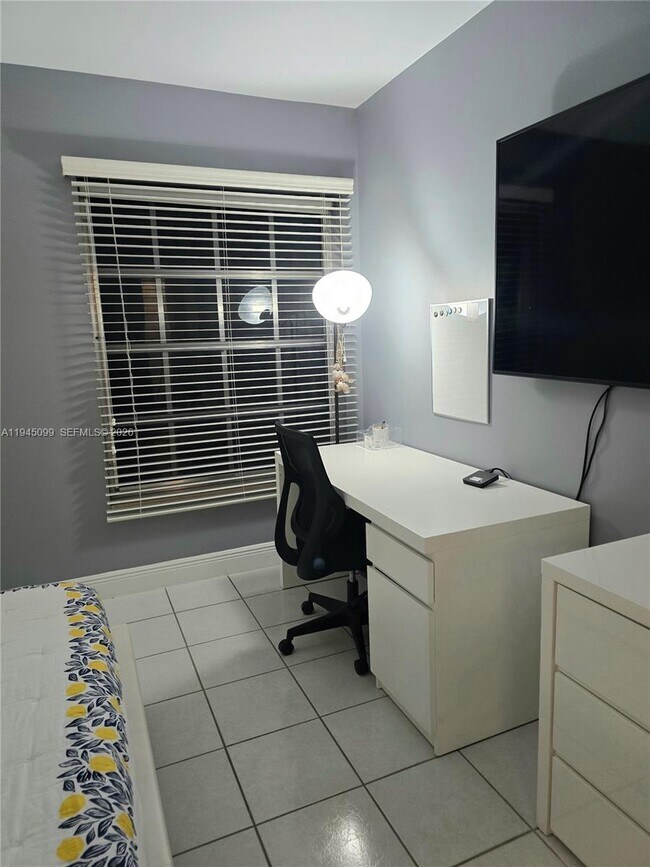 Building Photo - 2171 NE 66th St