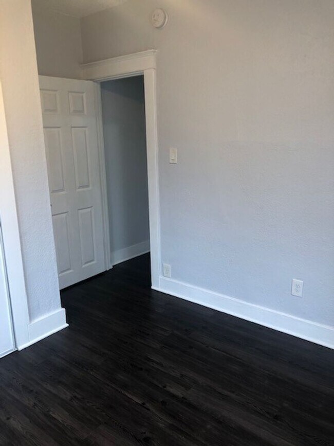 Building Photo - LINDEN 2470