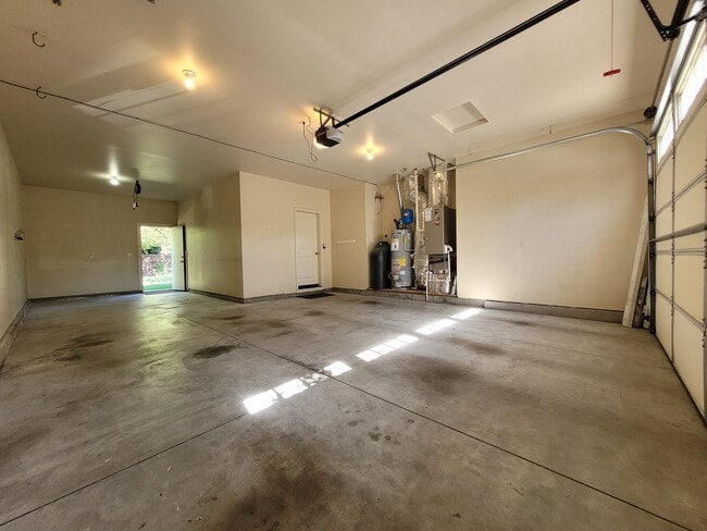 Building Photo - 608 W Laughton Dr