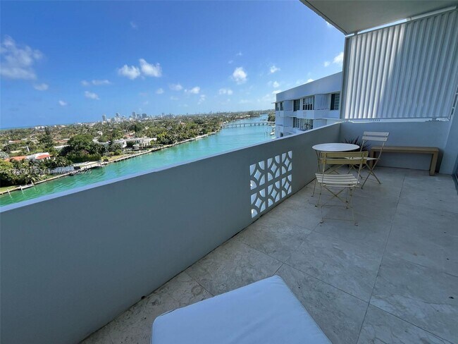 Building Photo - 9101 E Bay Harbor Dr