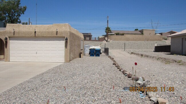 Building Photo - 2 Bedroom 2 bathroom Boat Deep Furnished Home