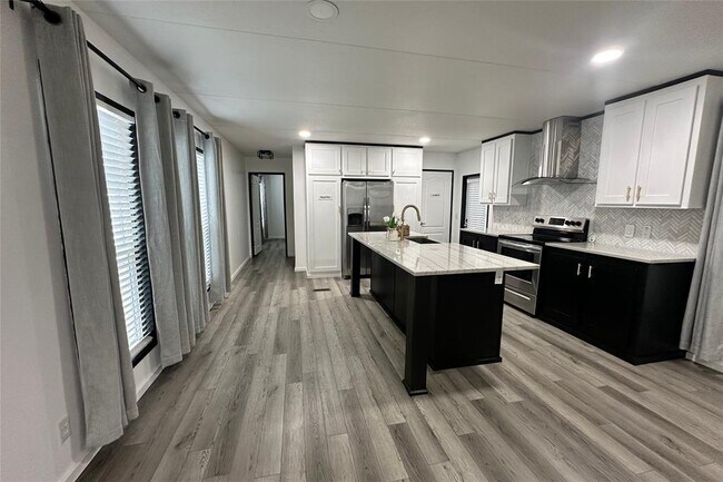 Building Photo - 1601 E Slaughter Ln