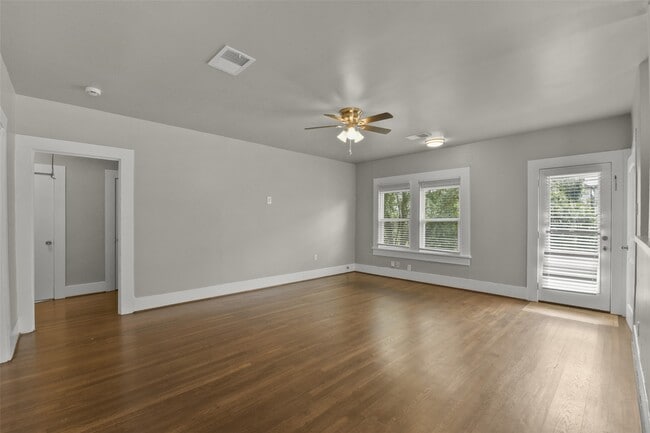 Building Photo - 420 W Clay St