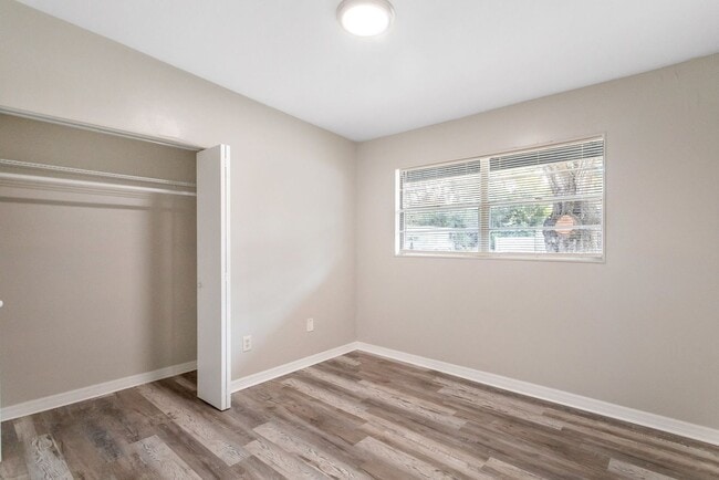 Building Photo - Large 3bdrm/2bath Home with garage & carport ** Lots of room** $2200.00**