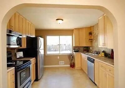 Building Photo - Available Now!  Fantastic 5br/2ba Remodele...