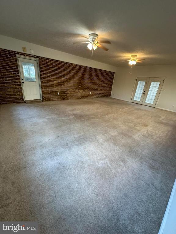 Building Photo - 44075 Louisdale Rd