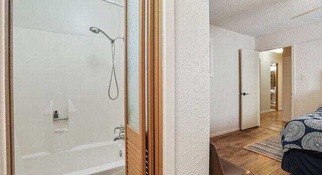 Building Photo - 4611 Cedargrove Dr