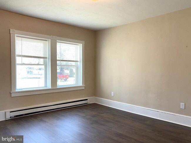 Building Photo - 26 Orchard St W