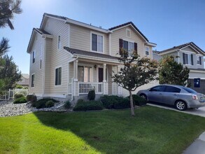 Building Photo - Beautiful 3 Bdrm, 2.5 bath Home in quiet neighborhood