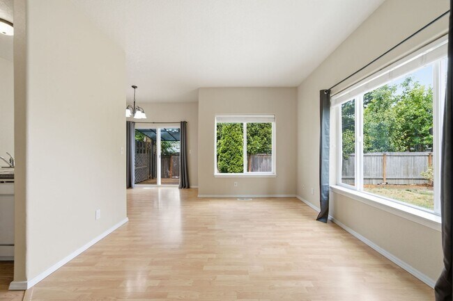 Building Photo - 1499 NE Birkshire Ct