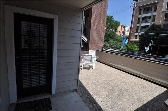 Building Photo - 501 W 26th St