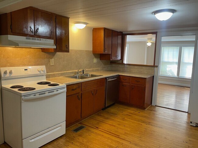 Building Photo - Very nice 3 or 4 bedroom, 2 bath home located in Franklinville- $1550 Month, $1550 Deposit!!