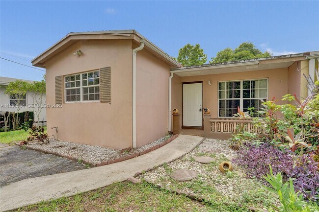 Building Photo - 6860 SW 18th Ct