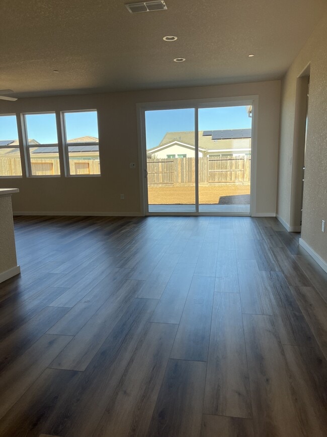 Building Photo - 1761 Lockwood Dr