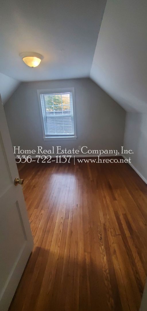 Building Photo - 520 Lester Ln