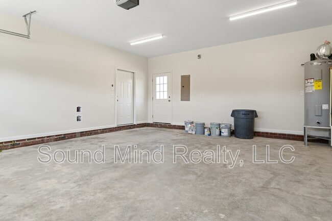 Building Photo - 204 Landmark Dr