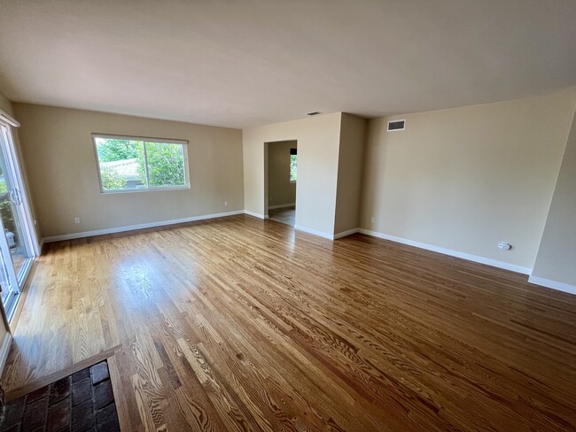 Building Photo - 9686 Wayfarer Dr