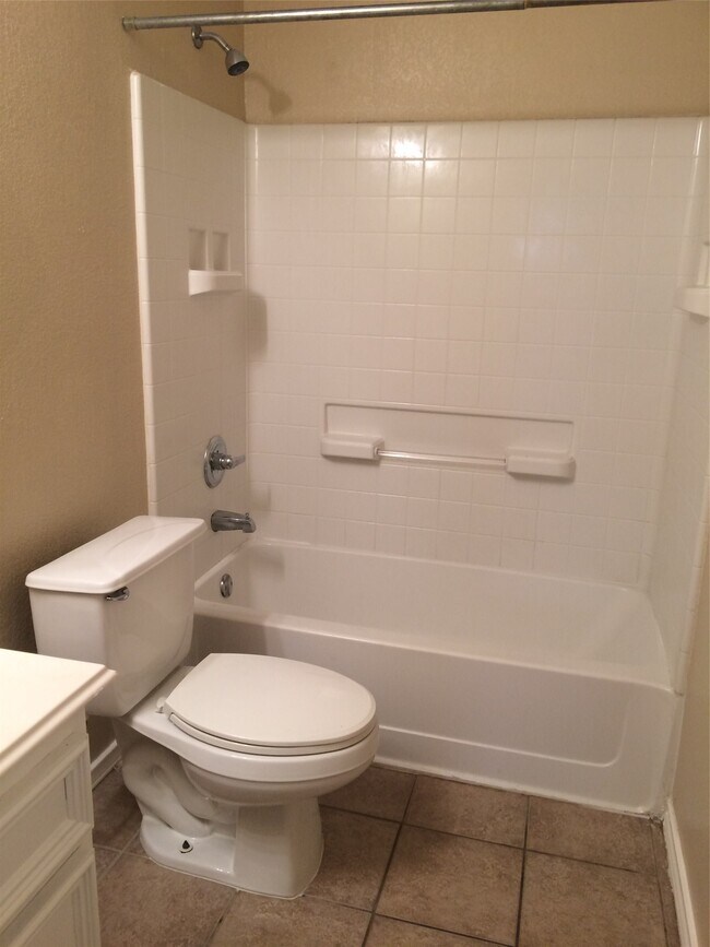 Building Photo - 18830 Reynolds Park Dr