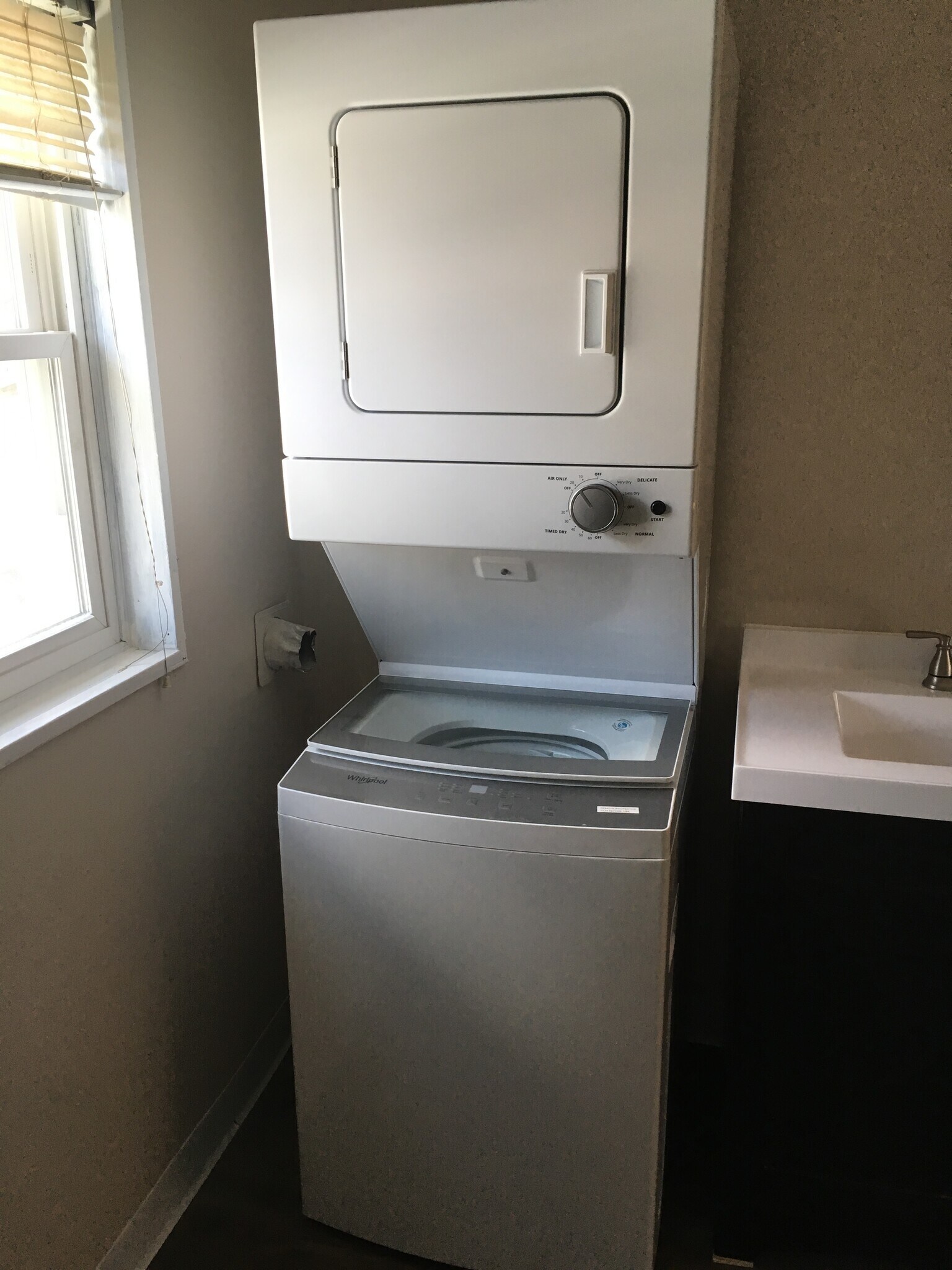 Building Photo - 452 E Holum St